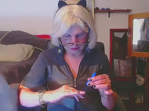 Snapshot of LorenJade chatting on April 22, 2026, 7:11 am LorenJade online show from April 22, 2026, 7:11 am