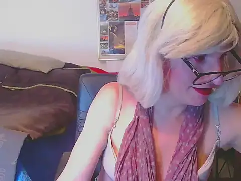 Snapshot of LorenJade chatting on May 1, 2026, 8:52 am LorenJade online show from May 1, 2026, 8:52 am