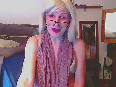 Snapshot of LorenJade chatting on May 2, 2026, 9:25 am LorenJade online show from May 2, 2026, 9:25 am