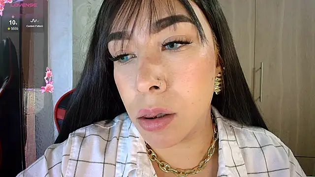 leahtemptation3 online show from May 15, 2026, 11:56 pm