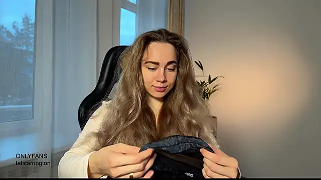 Snapshot of hotexclusive_ chatting on November 16, 2025, 4:40 am hotexclusive online show from November 16, 2025, 4:40 am