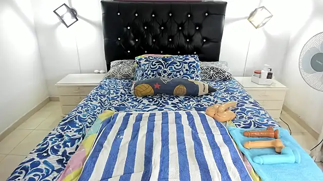 sophiahunt286 online show from December 19, 2025, 10:39 pm