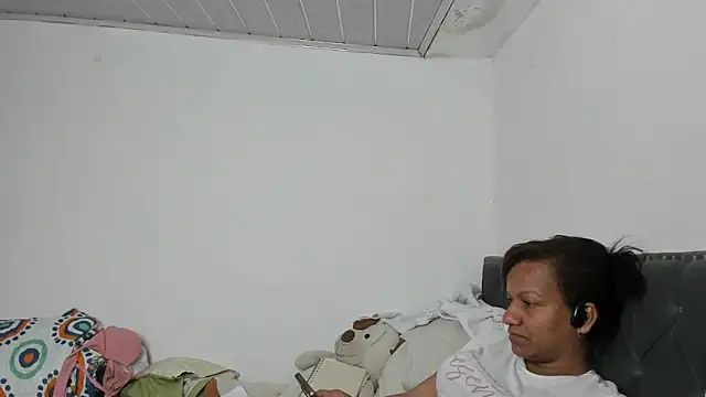 Snapshot of Laflaka22 chatting on October 2, 2025, 12:17 am Laflaka22 online show from October 2, 2025, 12:17 am