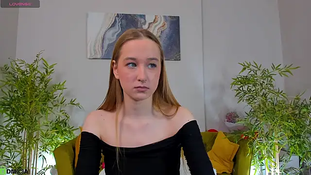 Snapshot of Sweett_Monica chatting on February 18, 2026, 1:45 am Sweett Monica online show from February 18, 2026, 1:45 am