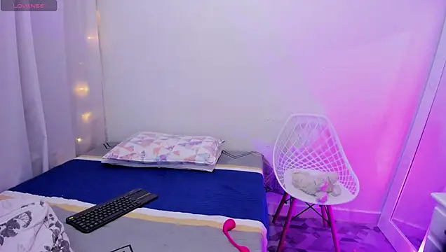 Snapshot of andrea_osorio_ chatting on November 7, 2025, 11:43 am andrea osorio online show from November 7, 2025, 11:43 am