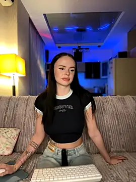 Snapshot of DinaTasty chatting on October 31, 2025, 5:47 pm DinaTasty online show from October 31, 2025, 5:47 pm