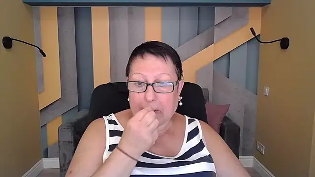 BarbaraTurners online show from September 15, 2025, 6:41 pm