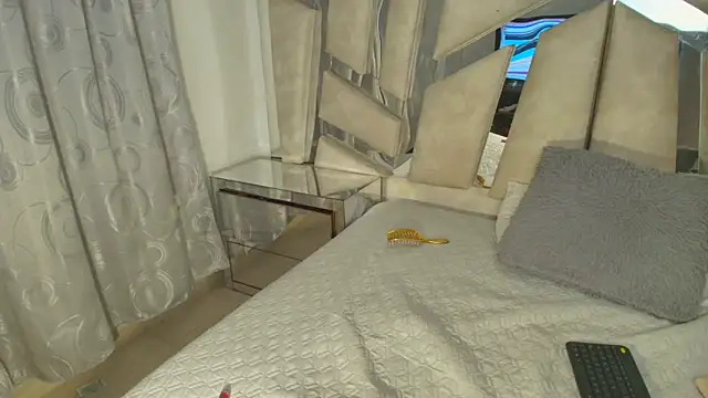 Natalyefoster online show from April 14, 2026, 7:20 pm