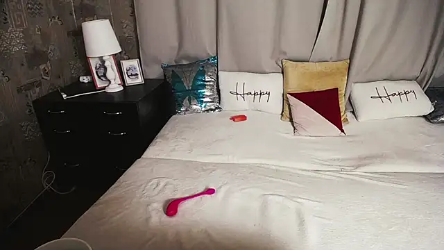 Snapshot of Unusual_G chatting on December 16, 2025, 6:18 am Unusual G online show from December 16, 2025, 6:18 am