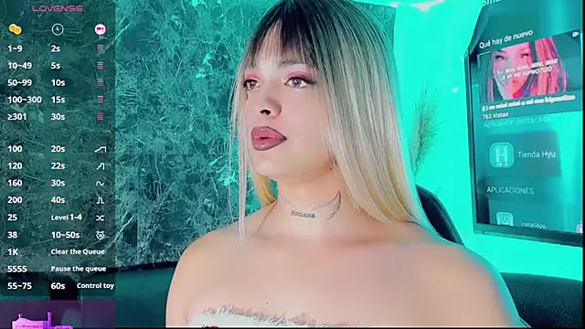 Emmaa Saenz  online show from December 22, 2025, 8:17 pm