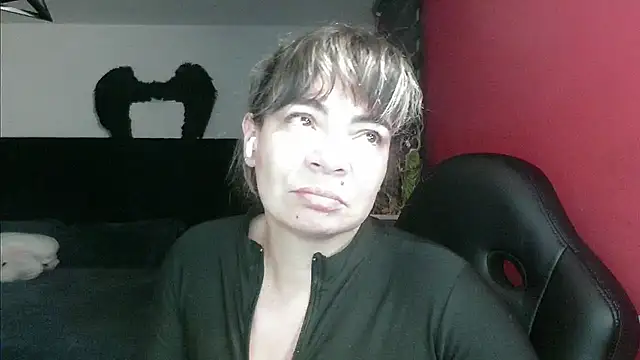 Snapshot of charlotedoll chatting on November 14, 2025, 3:05 am charlotedoll online show from November 14, 2025, 3:05 am