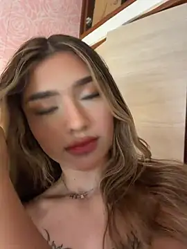 Snapshot of Arianavillada chatting on May 17, 2026, 3:37 am Arianavillada online show from May 17, 2026, 3:37 am