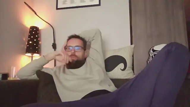 Snapshot of MeSteff chatting on March 17, 2025, 8:09 pm MeSteff online show from March 17, 2025, 8:09 pm