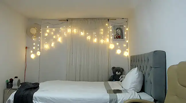 ZajiraShane online show from December 16, 2024, 12:38 pm