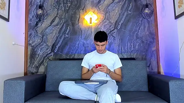 Snapshot of liam_genner_ chatting on December 1, 2024, 11:04 pm liam genner online show from December 1, 2024, 11:04 pm