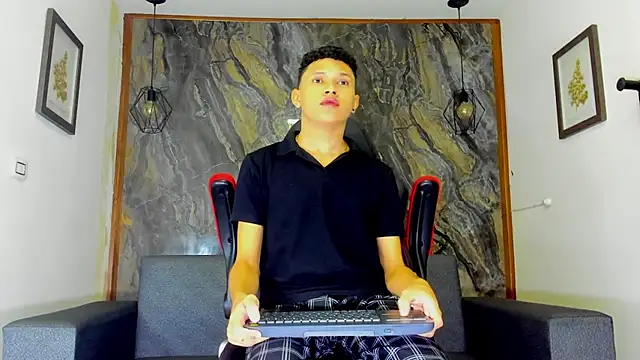 Snapshot of liam_genner_ chatting on January 29, 2025, 7:43 pm liam genner online show from January 29, 2025, 7:43 pm