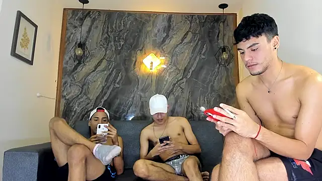 Snapshot of liam_genner_ chatting on February 6, 2025, 11:04 pm liam genner online show from February 6, 2025, 11:04 pm