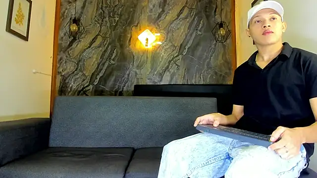 Snapshot of liam_genner_ chatting on February 7, 2025, 7:49 pm liam genner online show from February 7, 2025, 7:49 pm