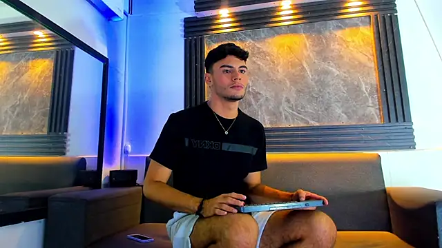 Snapshot of liam_genner_ chatting on September 19, 2025, 8:31 pm liam genner online show from September 19, 2025, 8:31 pm