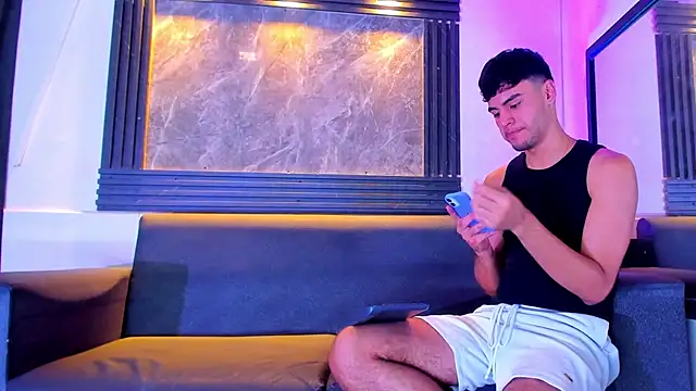 Snapshot of liam_genner_ chatting on November 9, 2025, 8:18 pm liam genner online show from November 9, 2025, 8:18 pm