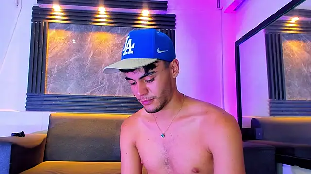 Snapshot of liam_genner_ chatting on November 14, 2025, 8:07 pm liam genner online show from November 14, 2025, 8:07 pm