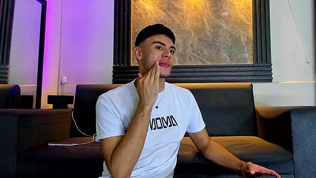 Snapshot of liam_genner_ chatting on December 3, 2025, 8:18 pm liam genner online show from December 3, 2025, 8:18 pm