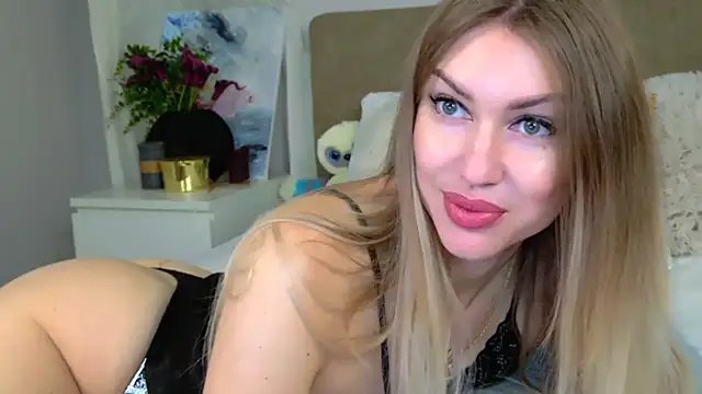 Snapshot of LuisaSin chatting on November 5, 2025, 7:30 am LuisaSin online show from November 5, 2025, 7:30 am