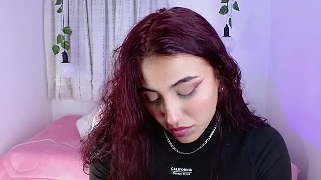 Snapshot of veronicaxx69 chatting on December 17, 2024, 1:38 pm veronicaxx69 online show from December 17, 2024, 1:38 pm