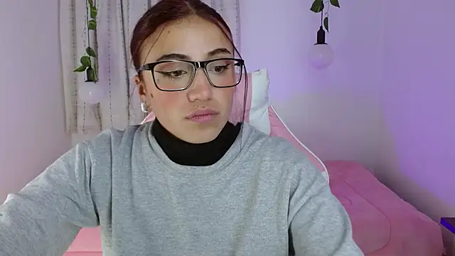 Snapshot of veronicaxx69 chatting on December 24, 2024, 5:38 am veronicaxx69 online show from December 24, 2024, 5:38 am