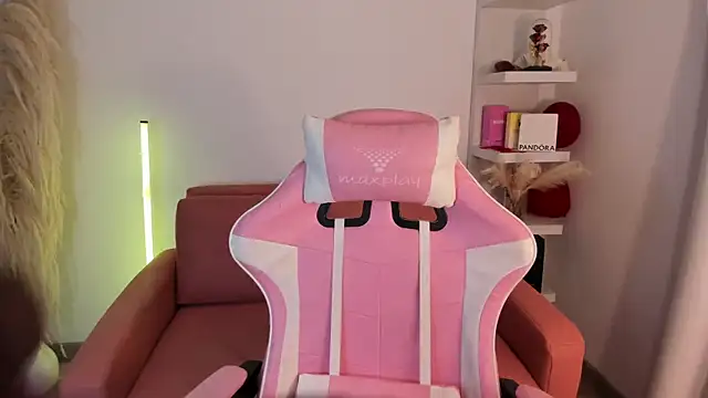 veronicaxx69 online show from March 9, 2026, 1:53 am