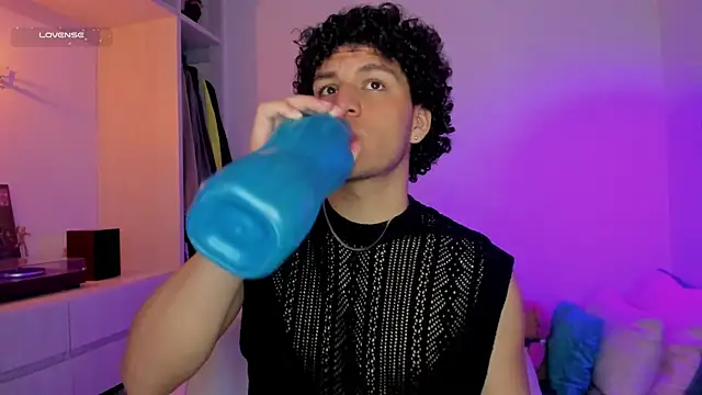 Snapshot of Curlblue chatting on December 2, 2025, 2:17 am Curlblue online show from December 2, 2025, 2:17 am