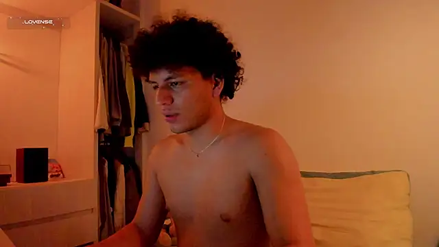 Snapshot of Curlblue chatting on December 4, 2025, 5:28 am Curlblue online show from December 4, 2025, 5:28 am