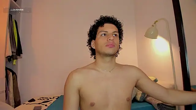 Snapshot of Curlblue chatting on December 5, 2025, 5:38 am Curlblue online show from December 5, 2025, 5:38 am