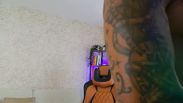 AdanReilly online show from January 4, 2025, 7:23 pm