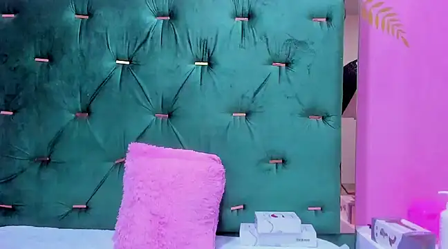 Snapshot of Hellen__4master chatting on December 18, 2024, 2:28 pm Hellen 4master online show from December 18, 2024, 2:28 pm