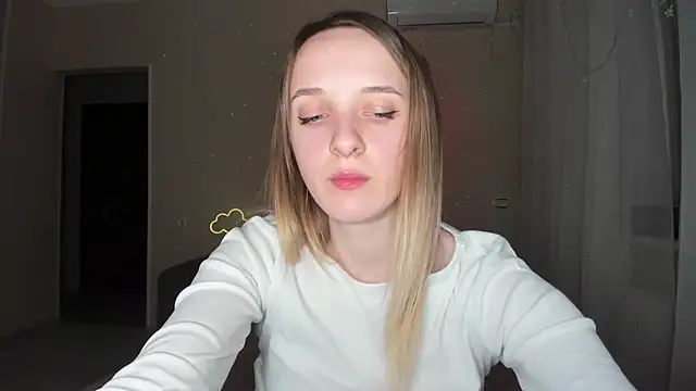 Snapshot of RouseReed chatting on March 8, 2026, 9:18 pm RouseReed online show from March 8, 2026, 9:18 pm