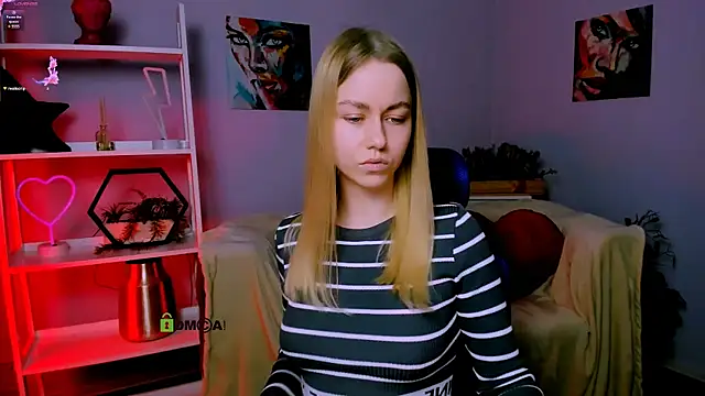 Snapshot of scarlet_mooore chatting on March 5, 2025, 8:32 pm scarlet mooore online show from March 5, 2025, 8:32 pm