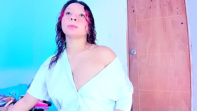 Emily Coper18 online show from May 21, 2026, 5:53 pm
