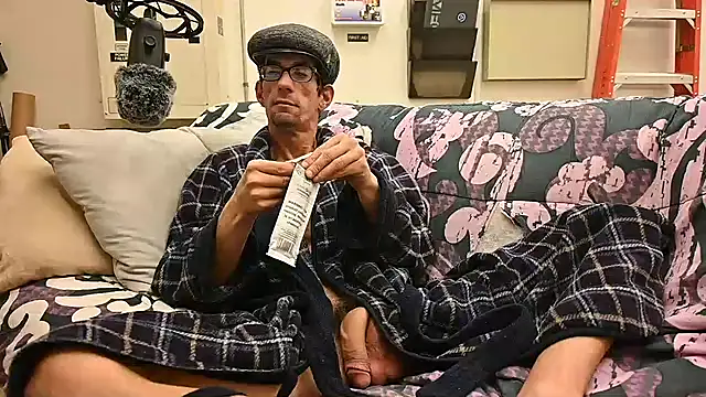 Snapshot of joeiandola chatting on December 6, 2024, 6:37 am joeiandola online show from December 6, 2024, 6:37 am