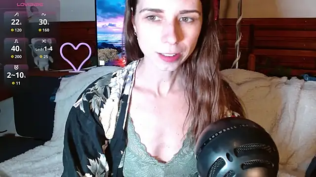 Snapshot of Trinity_Fire chatting on January 7, 2026, 1:08 am Trinity Fire online show from January 7, 2026, 1:08 am