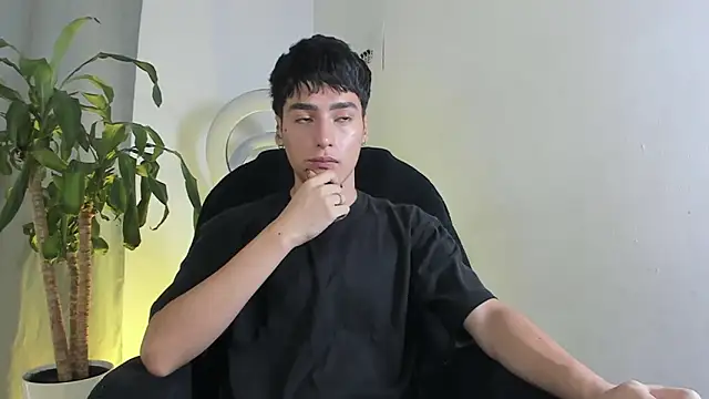 sebas rose online show from December 17, 2025, 1:39 pm