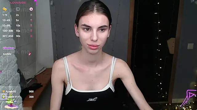 Snapshot of EmmyGreans chatting on December 10, 2024, 1:00 pm EmmyGreans online show from December 10, 2024, 1:00 pm