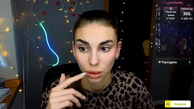 Snapshot of EmmyGreans chatting on September 29, 2025, 11:37 am EmmyGreans online show from September 29, 2025, 11:37 am