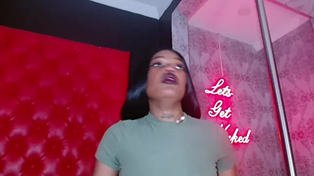 Snapshot of CrystalBrooke3x chatting on February 2, 2026, 8:18 pm CrystalBrooke3x online show from February 2, 2026, 8:18 pm