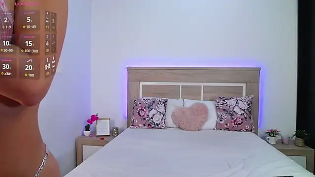 Snapshot of AylinRoss chatting on December 3, 2025, 7:45 pm AylinRoss online show from December 3, 2025, 7:45 pm