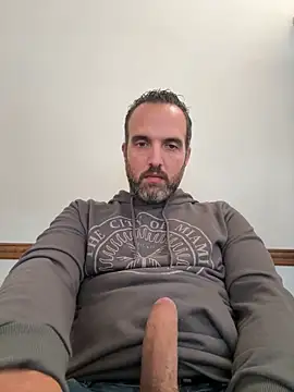 leon3875 online show from March 4, 2026, 3:29 pm