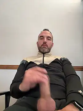 leon3875 online show from March 26, 2026, 3:39 pm