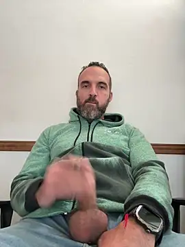 leon3875 online show from April 15, 2026, 3:19 pm