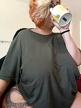 Snapshot of Escarlate4you_ chatting on December 14, 2025, 10:09 am Escarlate4you online show from December 14, 2025, 10:09 am