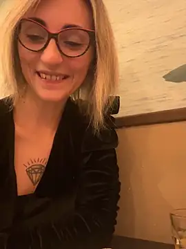 Snapshot of sexy_blondie92 chatting on December 13, 2025, 7:53 pm sexy blondie92 online show from December 13, 2025, 7:53 pm